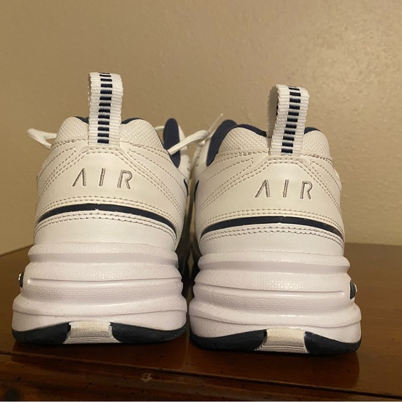 Men’s Nike Shoes- NWOT size 13 - Picture 5 of 6